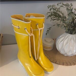 Yellow Sperry Women's Rain Boots Size